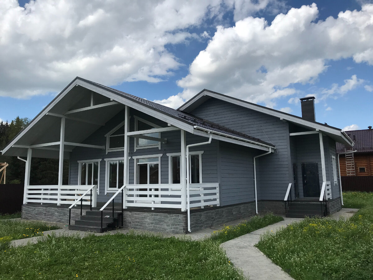 Одноэтажный дом с террасой