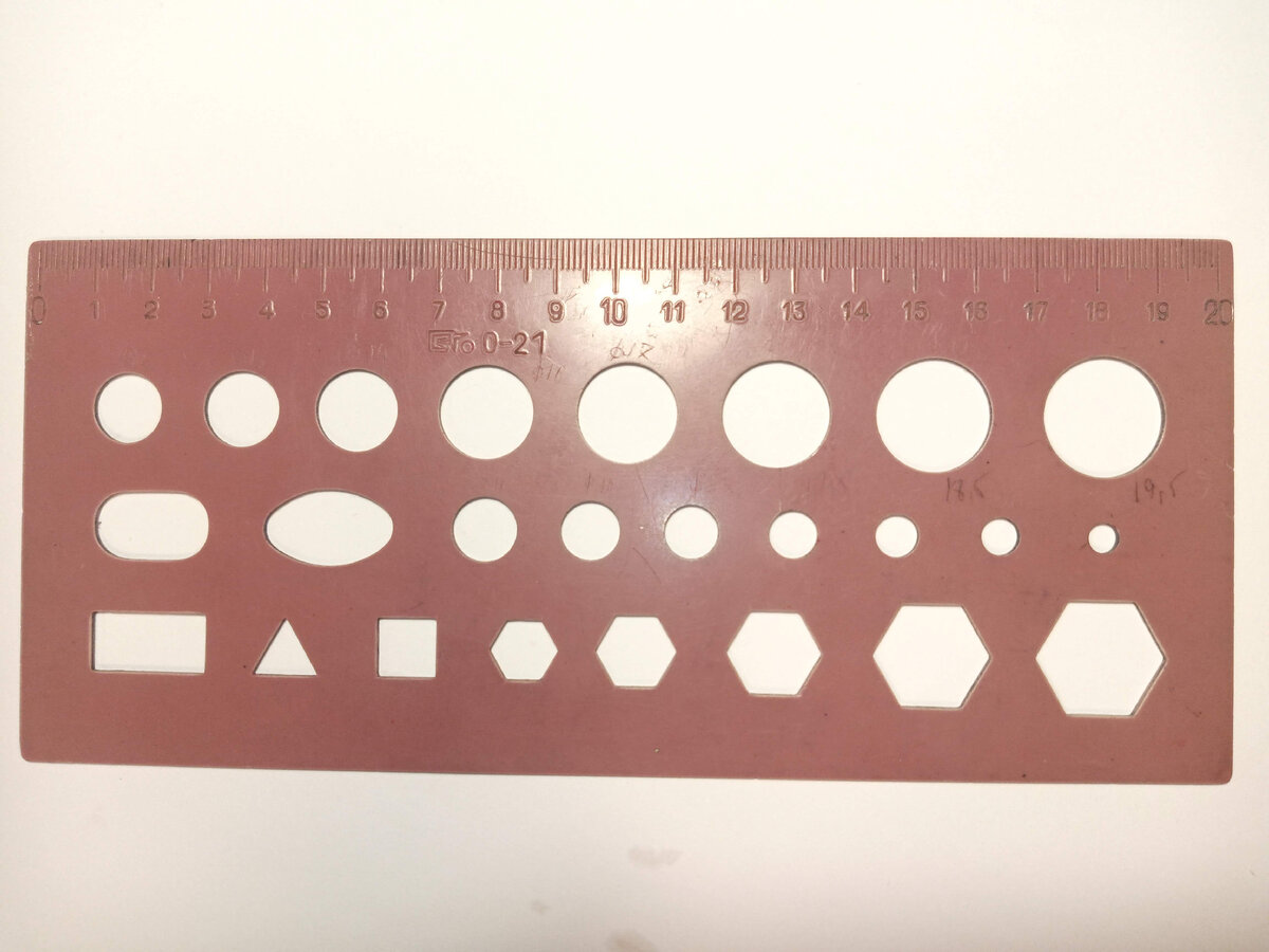 Для определения подходящих диаметров колец, использую такую раритетную линейку-трафарет