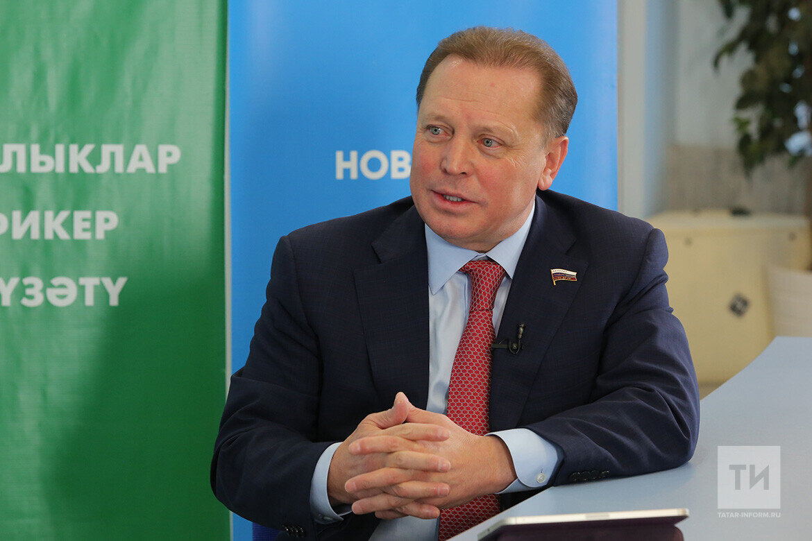 ​Айдар Метшин: «Мы такие ментально: начинаем меняться, когда нам становится тяжело. И сейчас нам нужно научиться правильно пользоваться преимуществами нашей страны». Фото: © Султан Исхаков / «Татар-информ»