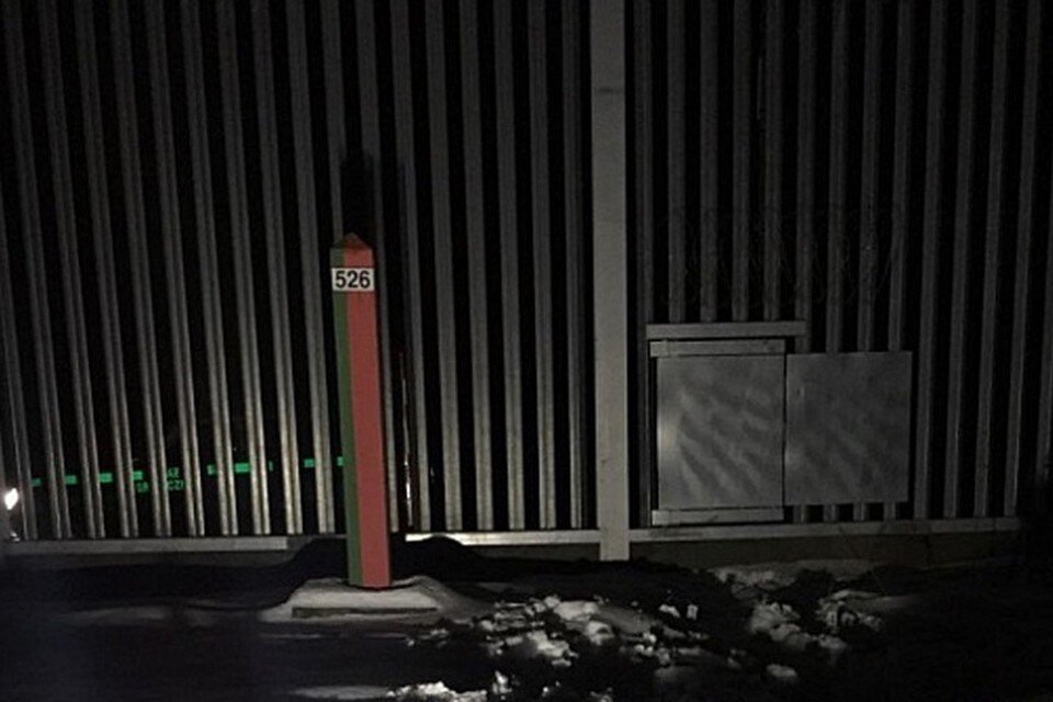     Возле такой калитки нашли тело мигранта. Фото gpk.gov.by