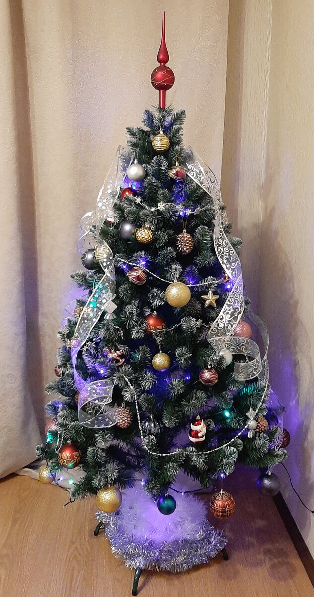 Каждый год наряжаю одинаково