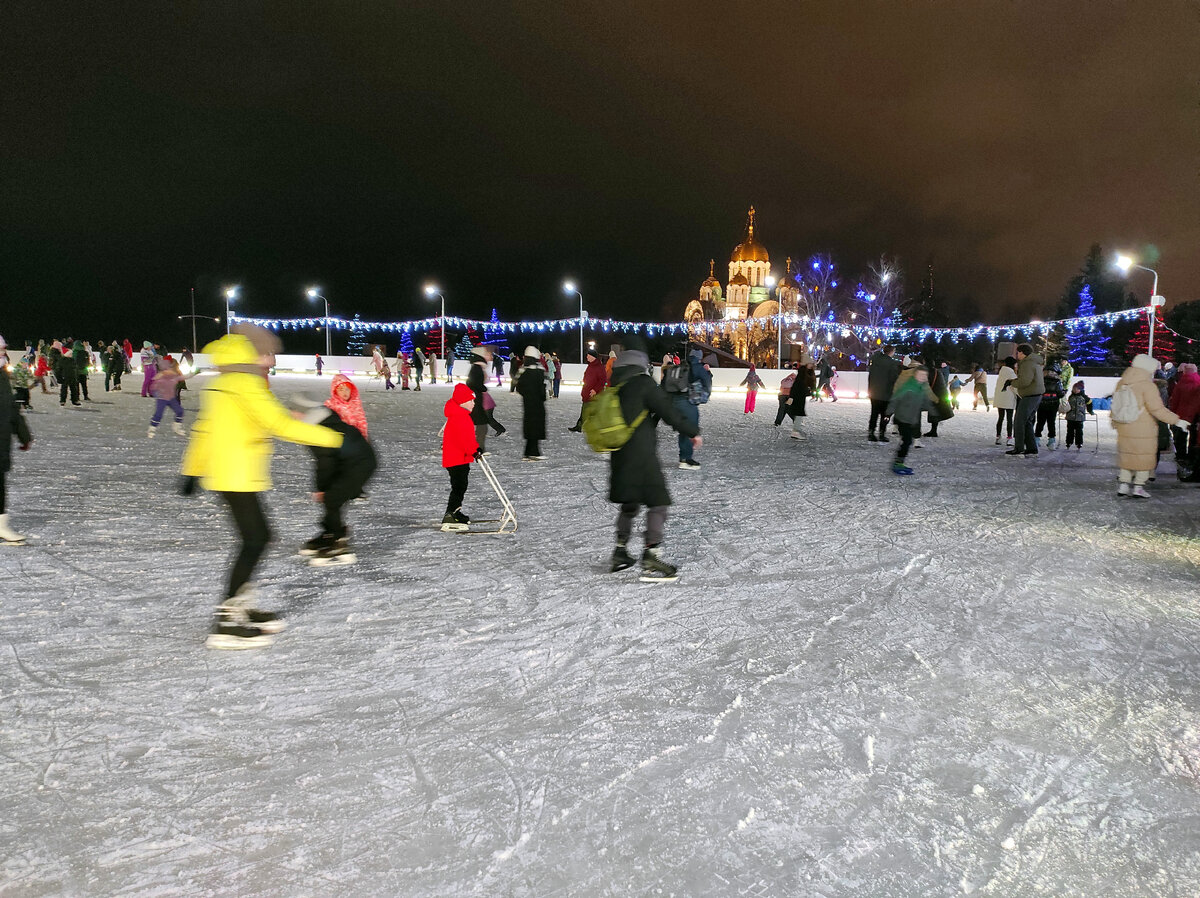 Каток на площади Славы
