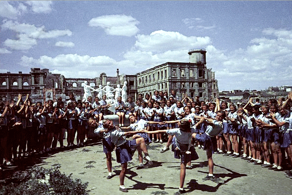 Марк Редькин. Физкультурный парад в Сталинграде. Июль 1945 года