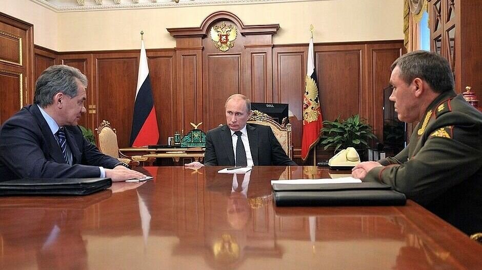     Новым командующим группировкой сил в зоне СВО назначен начальник Генерального штаба Вооруженных сил России Валерий Герасимов. Такое решение принял министр обороны России Сергей Шойгу.