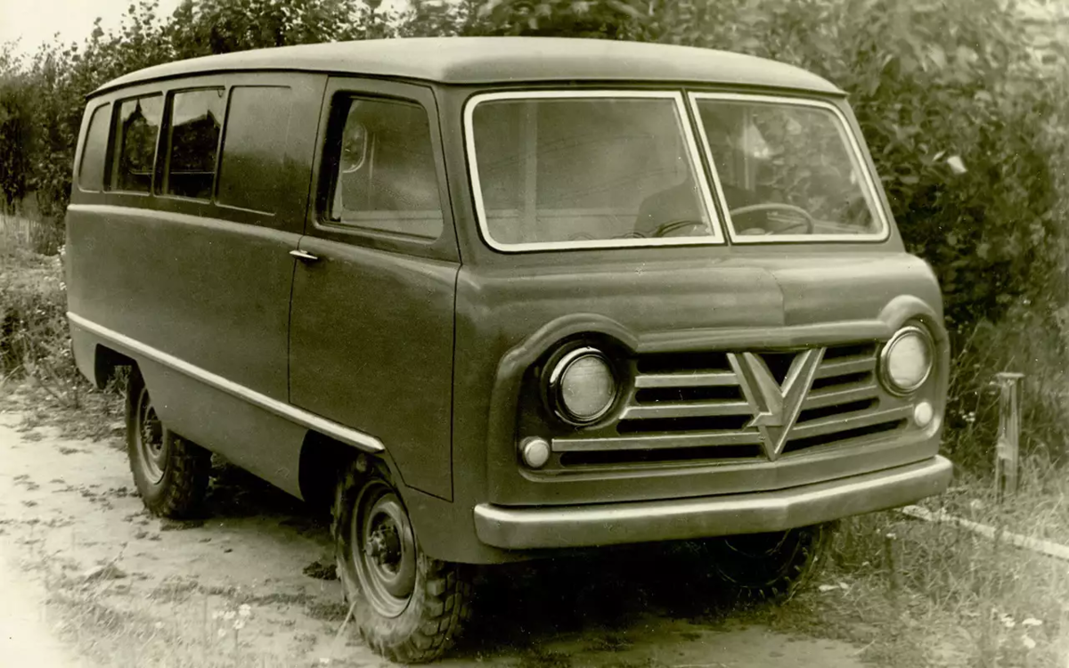 УАЗ-450, фото с сайта: https://www.zr.ru/content/articles/923791-13-udivitelnykh-bukhanok-uaz/?page=2#gal923791-1:0