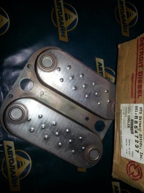 Маслоохладитель двигателя Detroit 92 серии R8547237