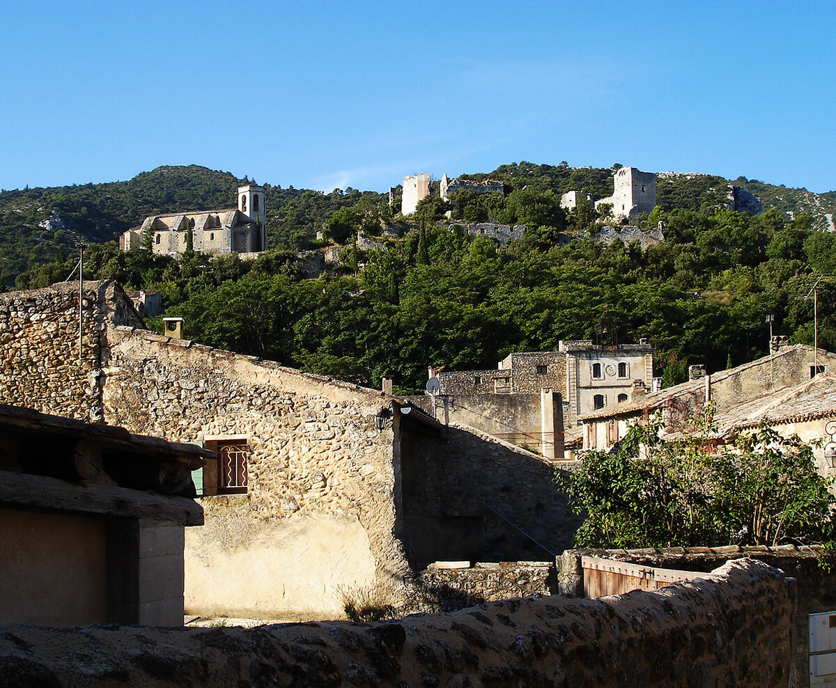 Старый и новый Оппед-ле-Вьё конкурируют за жизнь, юг Франции