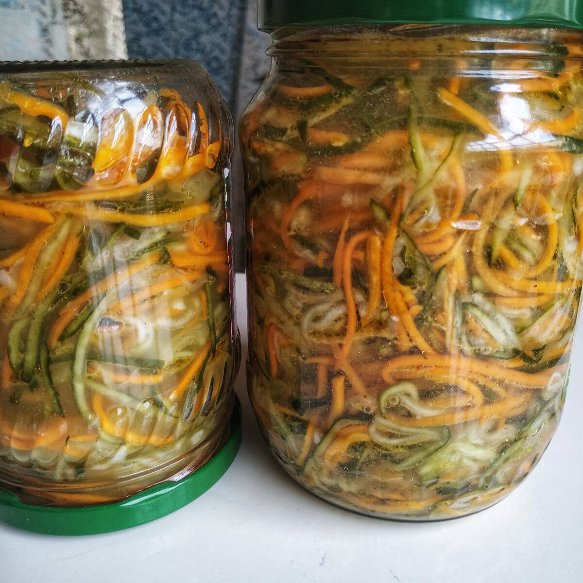 Салат из огурцов с морковью по-корейски, на зиму - пошаговый рецепт с фото