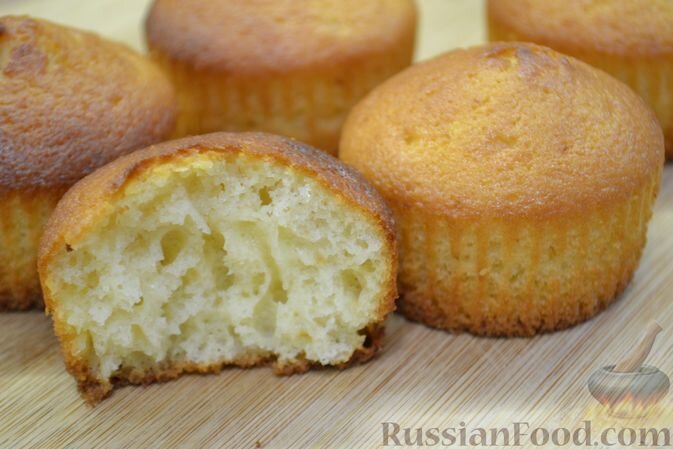 йогурт натуральный, масло растительное, яйца, мука, разрыхлитель, сахар, соль