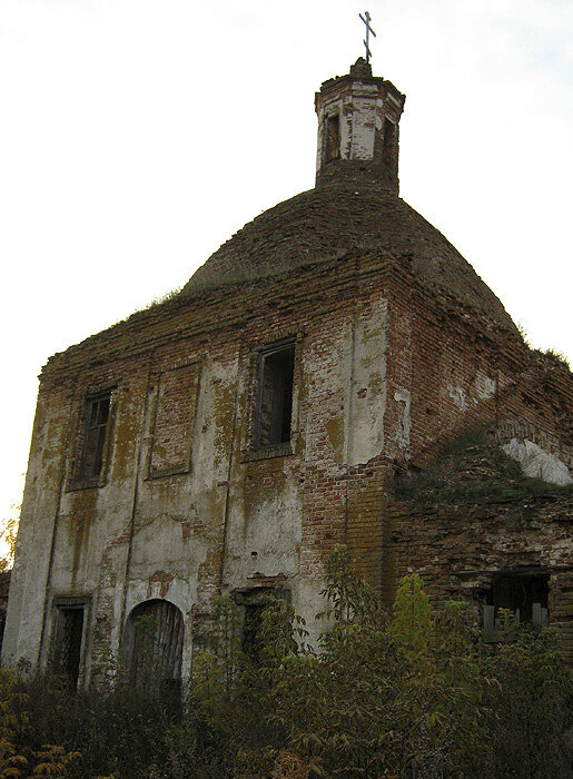 Заброшенный храм в Листопадовке, безмолвный свидетель тех боев. Фото из интернета.
