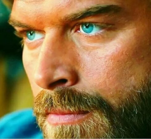 Турецкий актер Kıvanç Tatlıtug