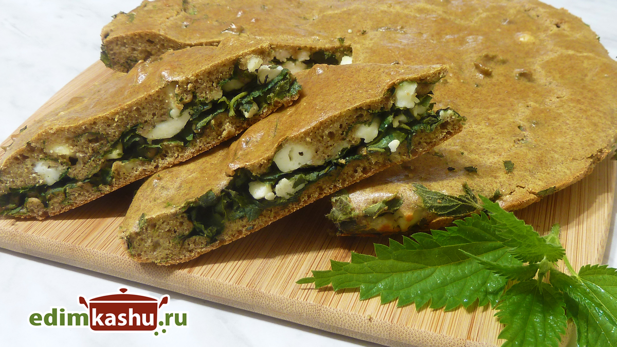 Пирог с крапивой и щавелем