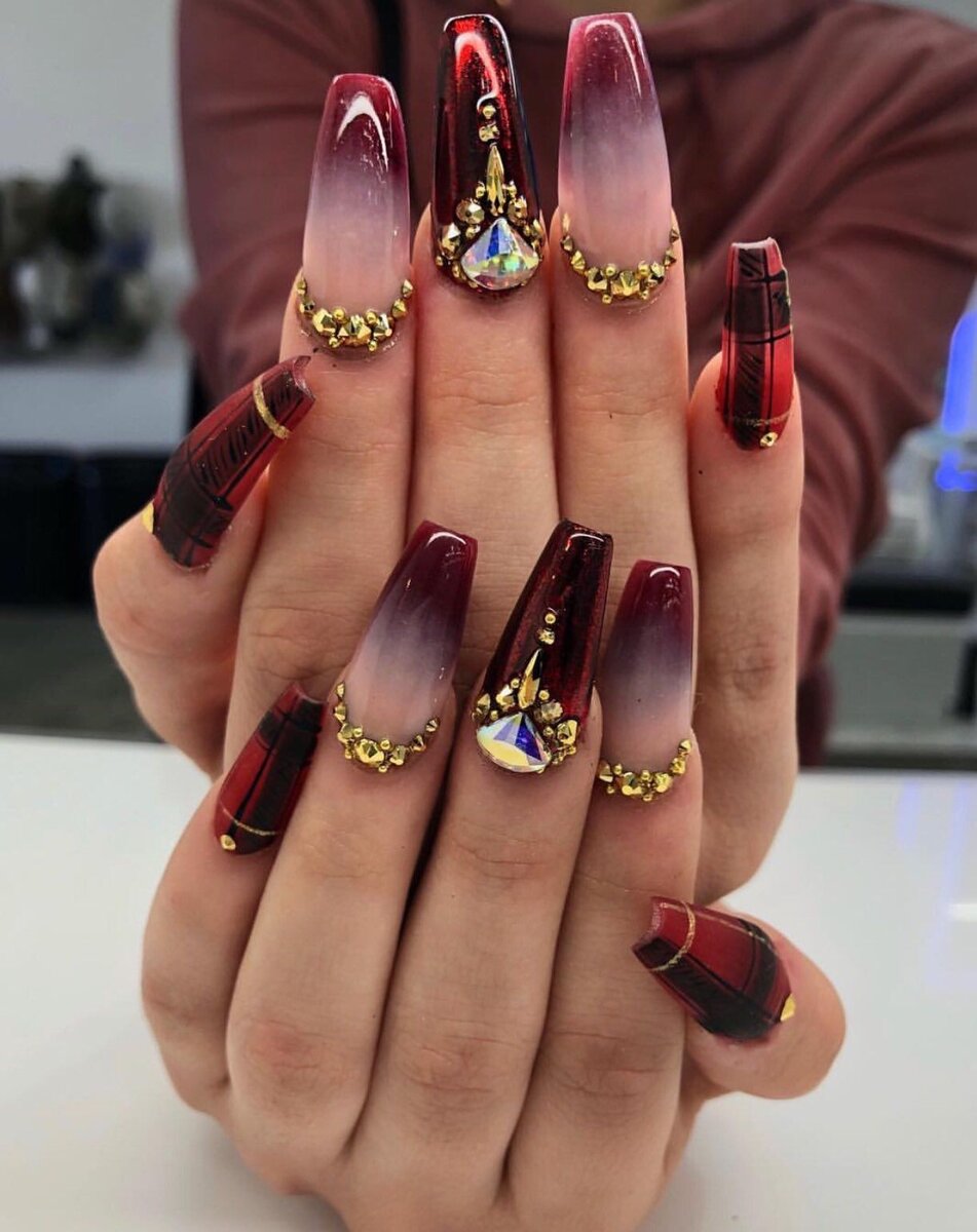 Куда же без страз ? Яндекс. Фото ➡️