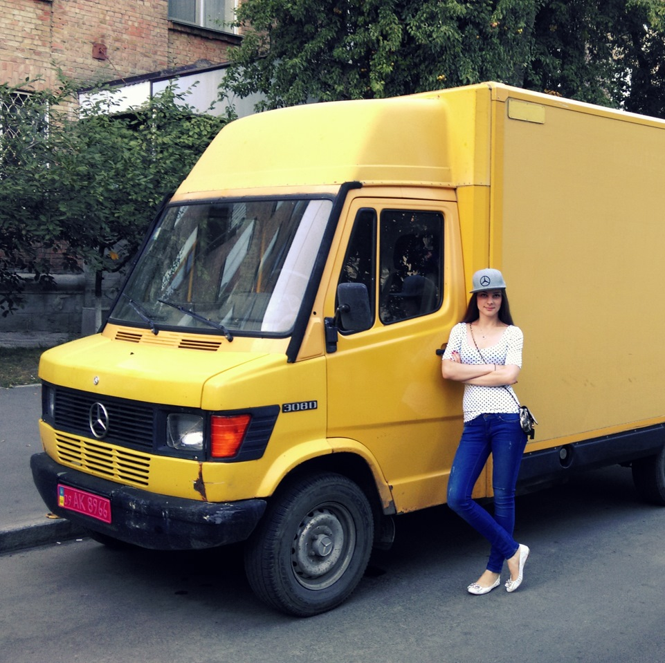 Знакомьтесь, - Желток, он же Горшок, он же Туалет, он же Туалетваген, он же Какенваген и без него никуда. Взято из Яндекс Картинки.