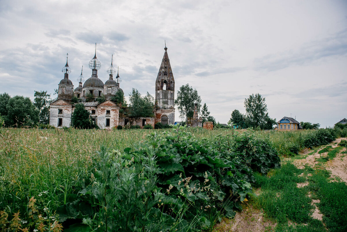 Остров Ярославская область заброшенный храм