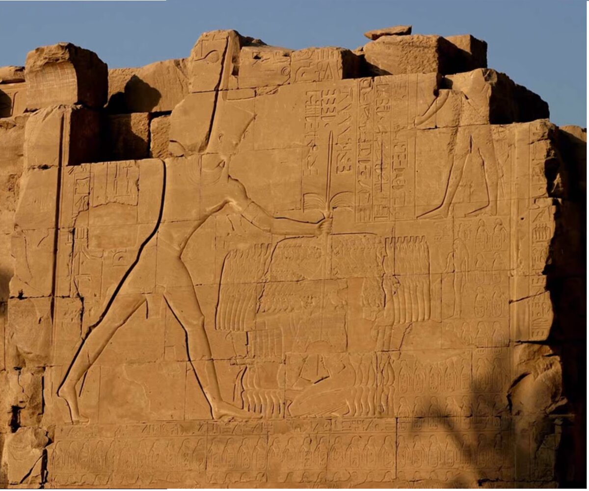 храм рамзеса 2 в луксоре. египетский культурный центр. храм карнака в египте. монументальность древнего египта. сети 1 и хатхор.