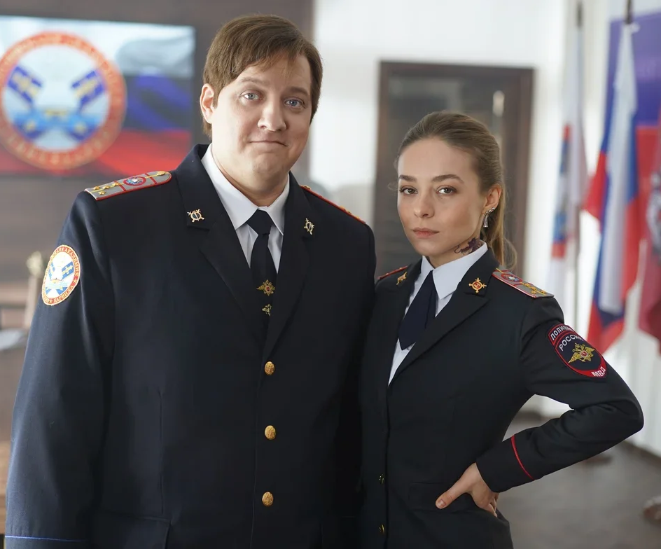 Роман Попов и Рина Гришина в сериале «Полицейский с Рублевки». Кадр из сериала