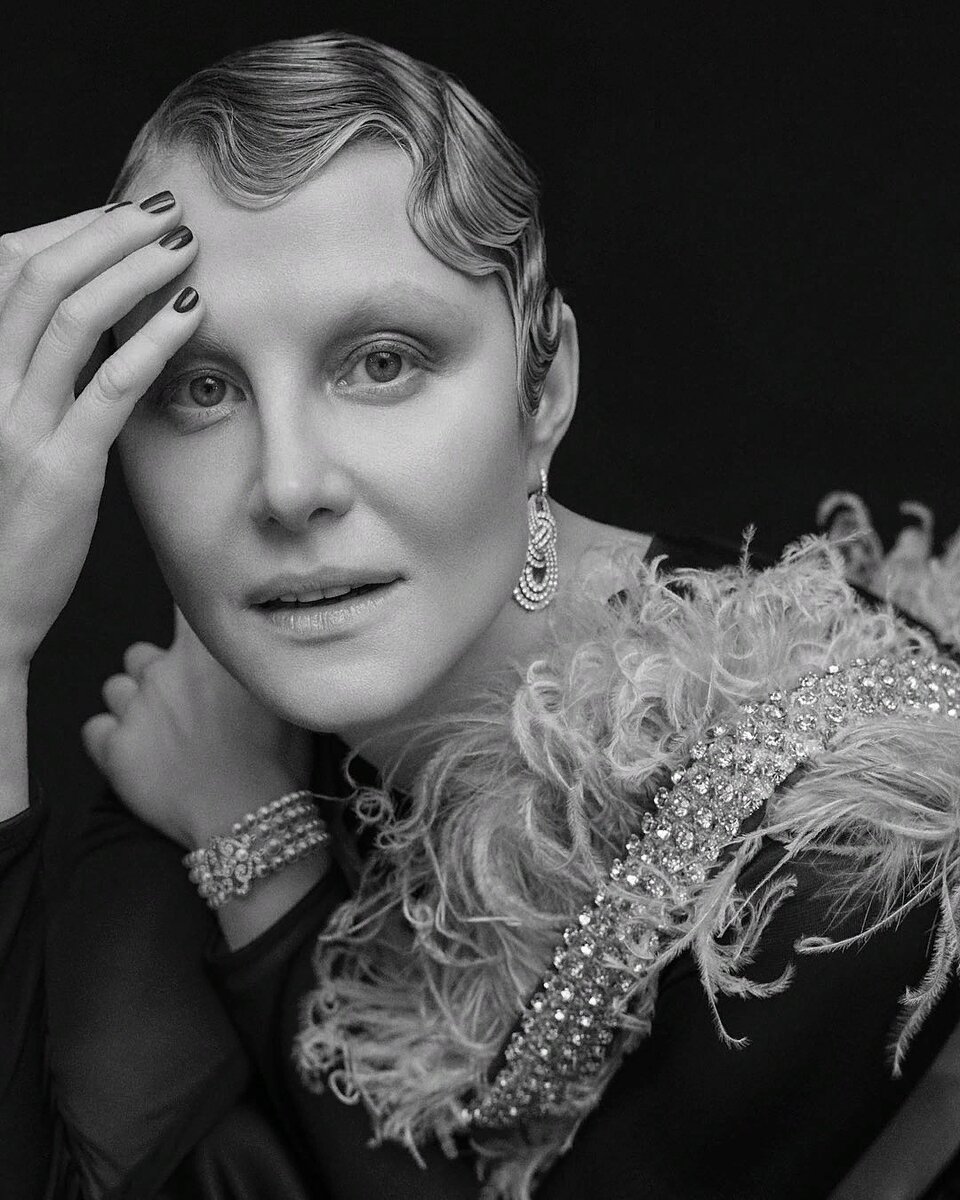 Рената Литвинова без макияжа, но в образе