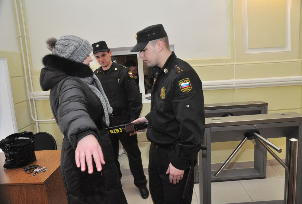 Пьяная женщина милиционер. Сотрудник полиции выражается нецензурной. С днем транспортной полиции. Полиция ищет. Действия сотрудников полиции при административном правонарушении.