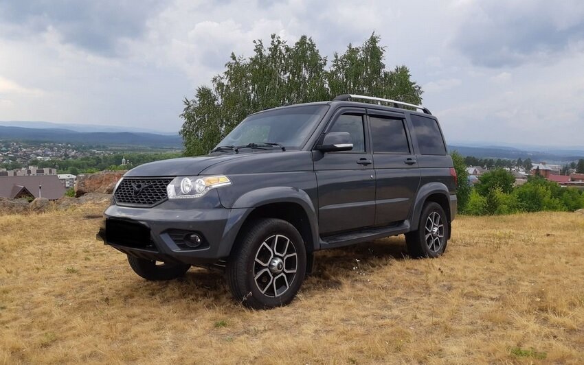 УАЗ Патриот, который Геннадий купил после Ленд Крузер 100.