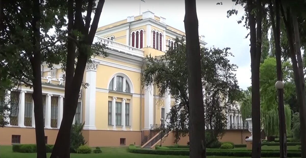 Дворец Румянцевых и Паскевичей