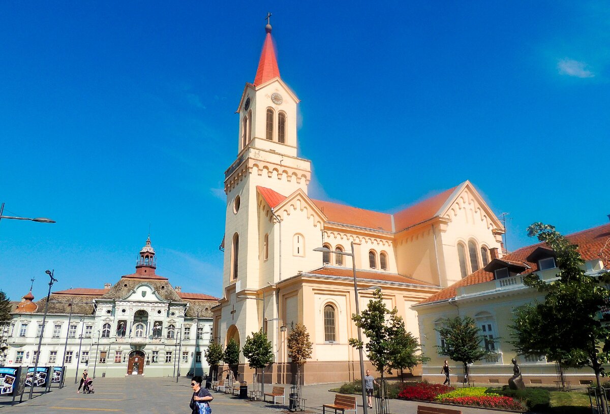 Первая прогулка по центру. Катедрала светог Ивана Непомука