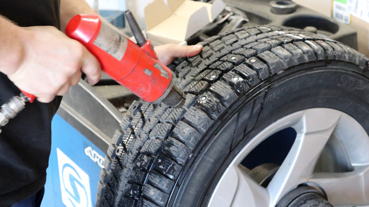 Не давно приехал мужик привез зимние колеса мишки. Если кому не понятно Michelin.