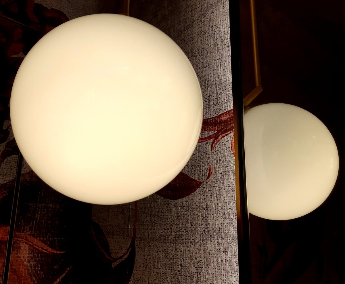 
Приветствую вас, мои читатели!
Сегодняшняя тема актуальна, как никогда. Энергии Вселенной набирают темп и скорость, иногда человек просто не успевает за событиями, которые меняют друг друга, не успев начаться. И даже самая сильная личность в такие моменты нуждается в помощи.  Можно обратиться к близким, друзьям, родным, но такая возможность есть не всегда. И вот на помощь приходят молитвы и заговоры на определенные жизненные ситуации.

Работают заговоры не всегда, потому что для них нужно подбирать время. 
Каждый месяц Луна рождается и умирает. В соответствии с лунным циклом на Земле происходят природные события, которые влекут за собой и события в жизни социума.

Итак, если рождающийся на небе серп Луны сопровождается дождем, как чаще всего и бывает, то в это время все энергетические субстанции « обмываются». Обнуляются все энергопотоки, так скажем, что просишь, то и будет.
Например, если человек просит или желает во время дождя на новую Луну для кого-то плохого, то в пространстве просящего человека образуется своеобразная энергетическая «пробка вспененного шампанского» (негатив). К полнолунию «пробка» рикошетом выстрелит в того, кто просил или желал плохое. Увы! Но в Мире существует порядок возврата, хотим мы этого или нет.

А если человек просит для других благо- счастье, здоровье и т. д. , то увеличится его благо в семь раз. Так устроена физическая энергия космоса. Во многих святых писаниях и исторических книгах семерка является числом большой свободы. Подтверждением могут служить и библейские факты.

В завершение могу добавить, разберитесь в своей ситуации и просите главное для вас. Чем искренней будет ваша просьба, тем лучше будет результат. Подберите для себя заговор, возможно, он у вас уже есть. Просите на новую Луну во время дождя и будет хорошо.


