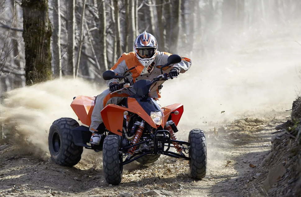 На квадроцикле можно делать крутые повороты 