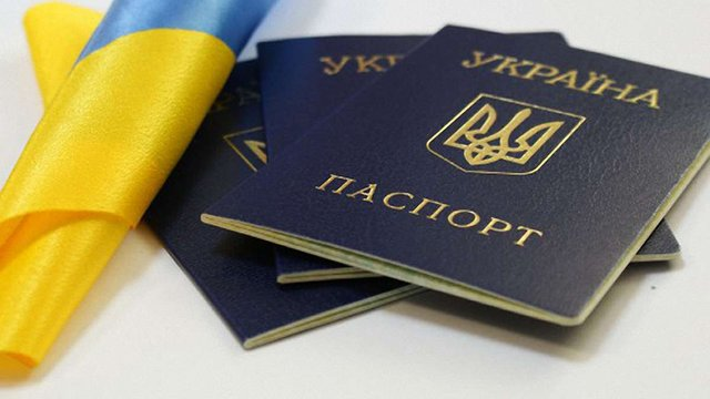 Украинский правовед и политический деятель Виталий Журавский назвал заявление властей о движении в сторону двойного гражданства в стране популизмом и пояснил свою позицию