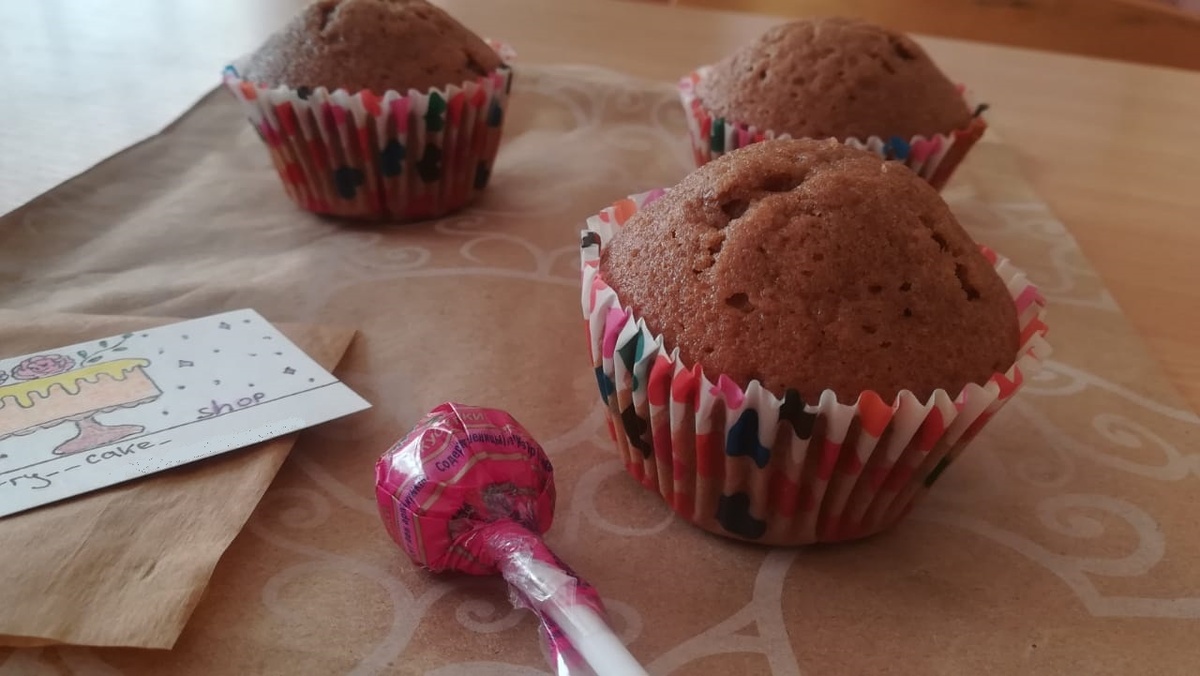 Формочки могут быть любыми: силиконовыми или бумажными как на фото