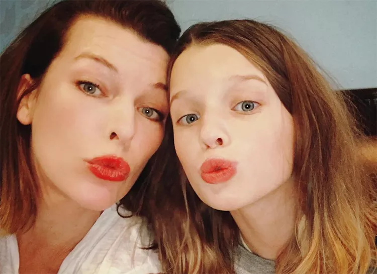 Актриса Милла Йовович  и её дочь Эвер,  взято с Яндекс. Картинки.