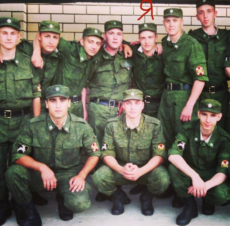 Провожали меня в военную академию, тут не все и перечислять кто есть кто не буду, но примерно можете догадаться и сами) 