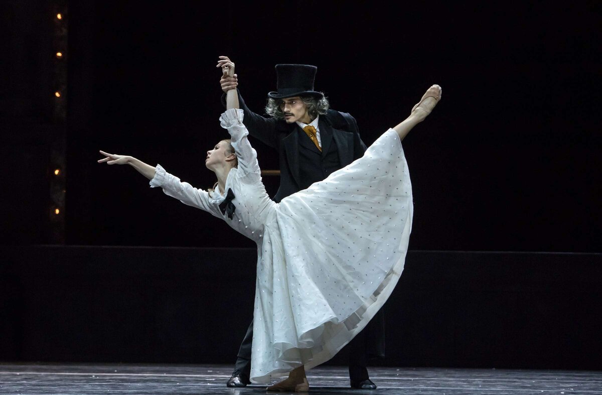 Мари - Мишель Уилемс, Дроссельмейер - Доминик Славковский, фото: Gregory Batardo, BZ