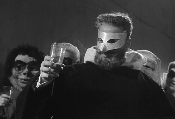 Рождественский бал-маскарад в фильме «Мистер Аркадин»