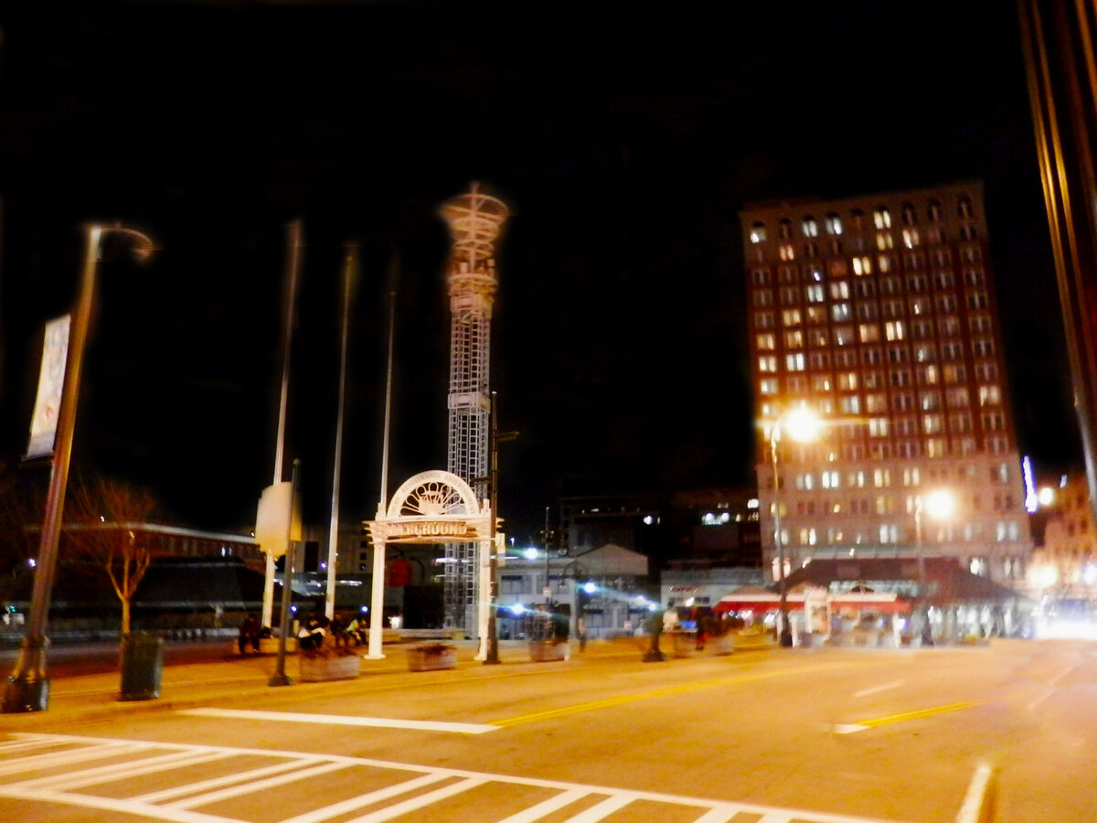 Жизнь с приходом темноты замирает. Фото автора.