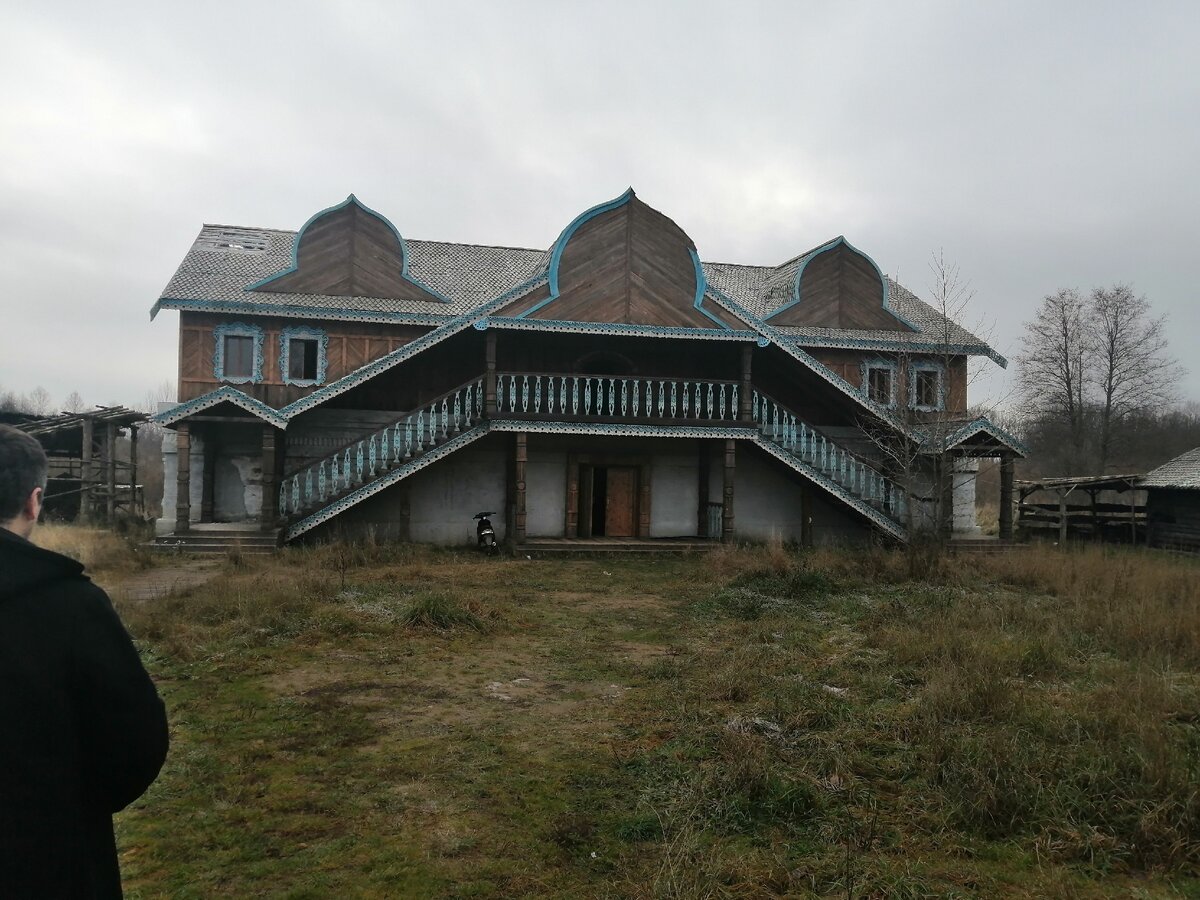 Терем в кинодеревне