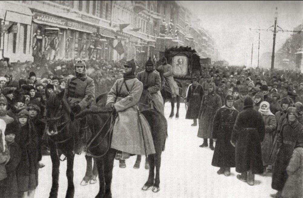 Почему Ленинград переименовали в Ленинград: исторические причины и последствия
