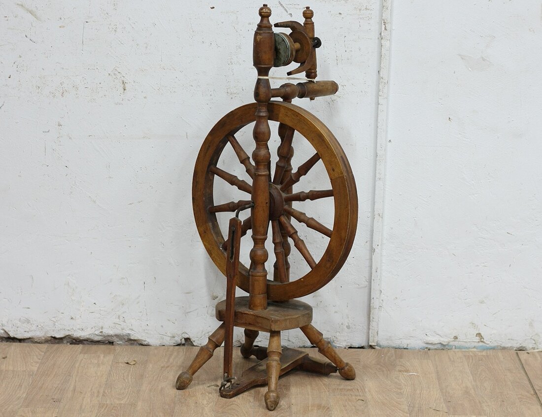 Подобную сломанную прялку я купил в глухой деревне