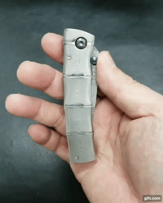 Нож складной с лезвием длиной 7см, из стали VG-10 в обкладках из дамаска, длиной в сложенном виде 9,5см, рукоятью из Damascus Steel, весом 73г, изготовлен в Японии. Нож Take смоделирован на компьютере в 3D.CAM, изготавливается, как и все клинки Mcusta, при помощи лазерной резки и обработкой на ЧПУ, в отличие от множества ножей, которые просто отштампованы. Каждая модель тщательно собрана вручную и проверена.  