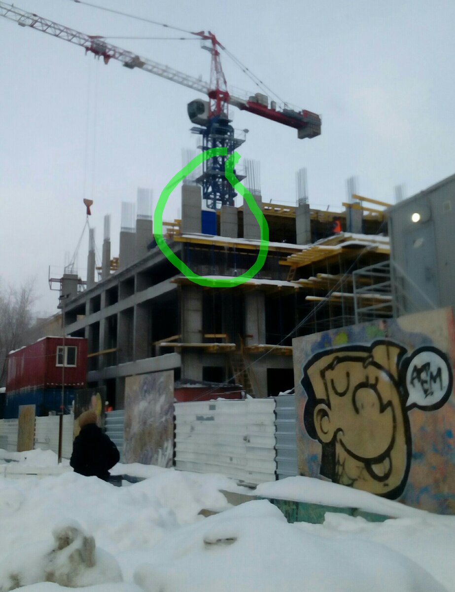 Стройка с уборной. Личное фото.