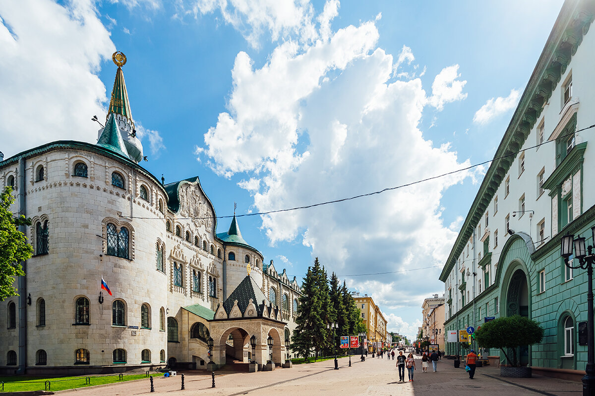 Центральная улица нижнего новгорода. Центральный банк Нижний Новгород на Покровке экскурсия. Большая Покровская Нижний 800. Улица Покровка Нижний Новгород с видом Центробанка. Большая Покровская Нижний Новгород фото 2021.