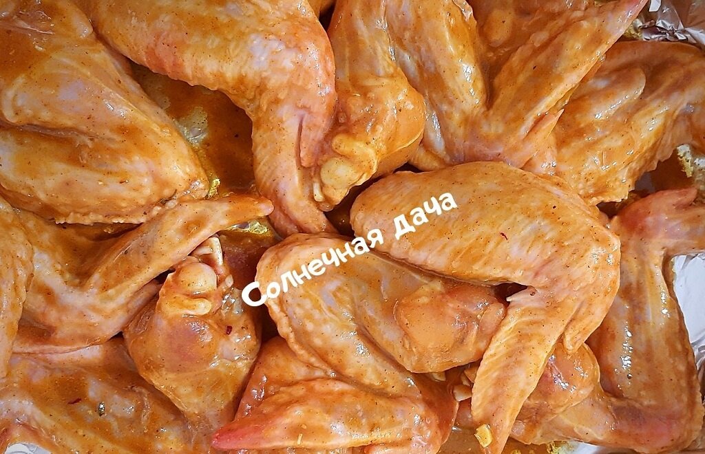 Крылышки маринуются несколько минут