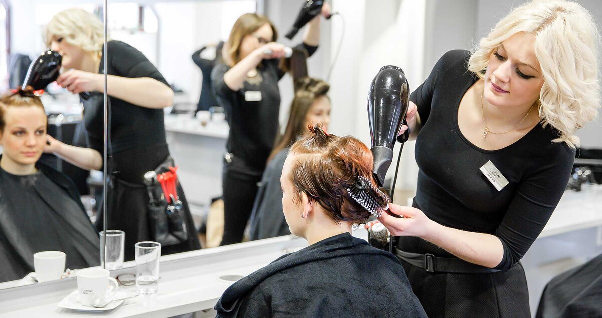 Сколько зарабатывают парикмахеры в 2021 году