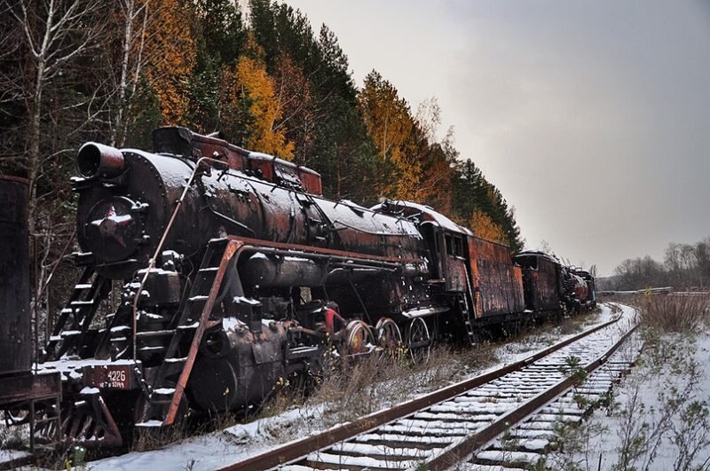 Заброшенный локомотив 