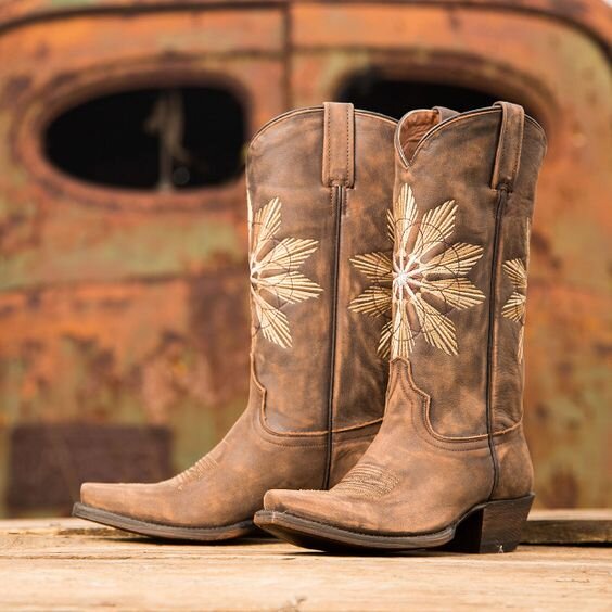 2. Классическая модель из кожи естественного цвета.