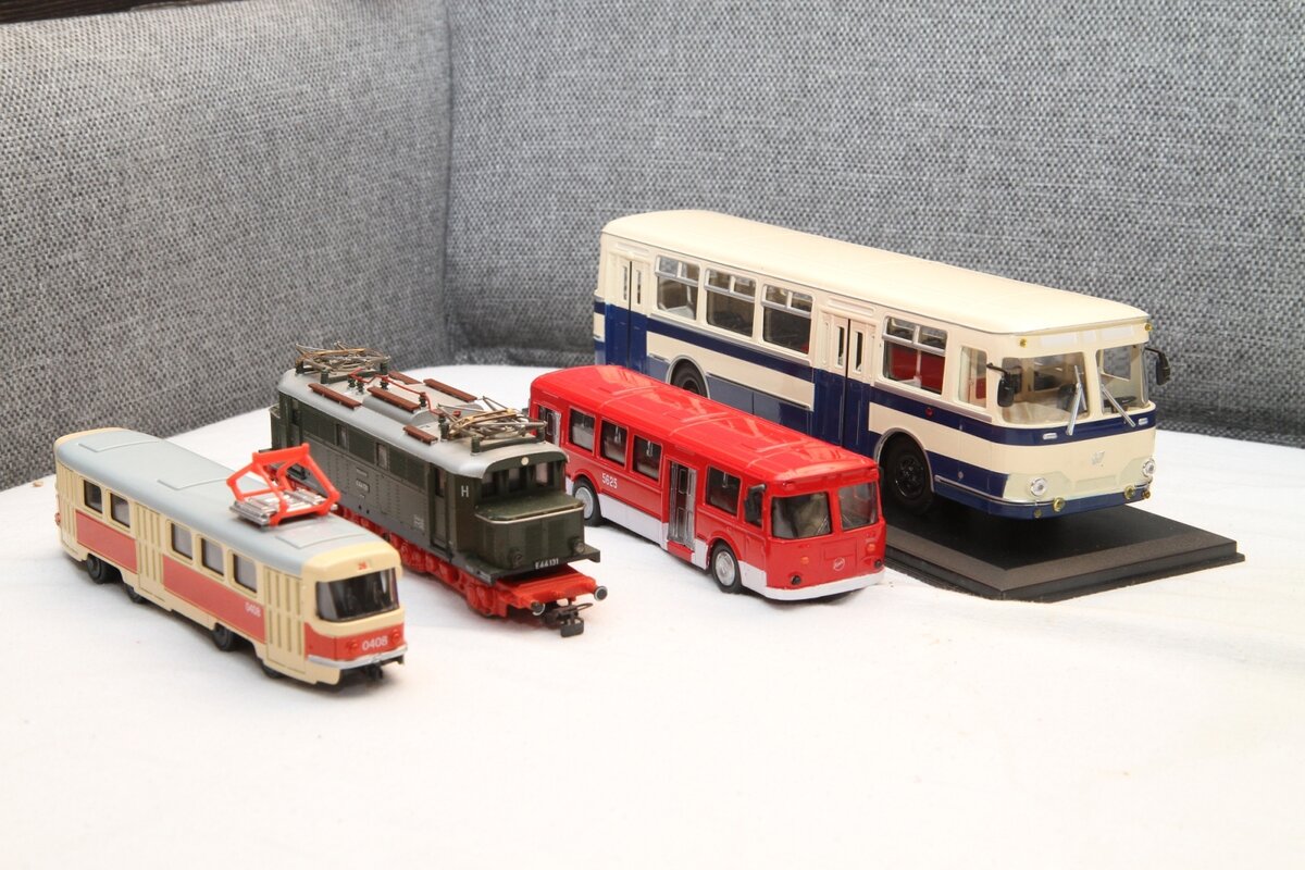 А электровоз-то как сюда затесался? 