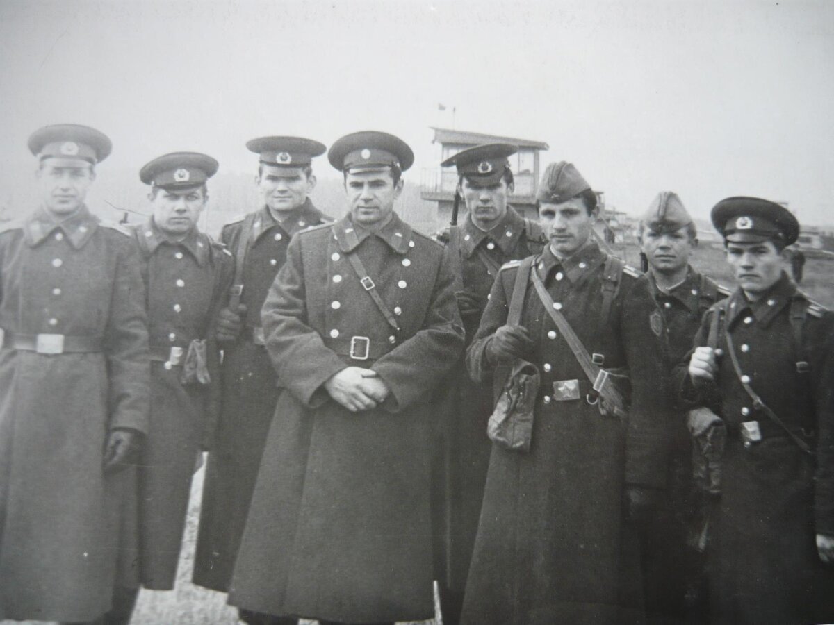 Николай Шорников и другие курсанты группы. НВВПОУ им. 60-летия Великого Октября.