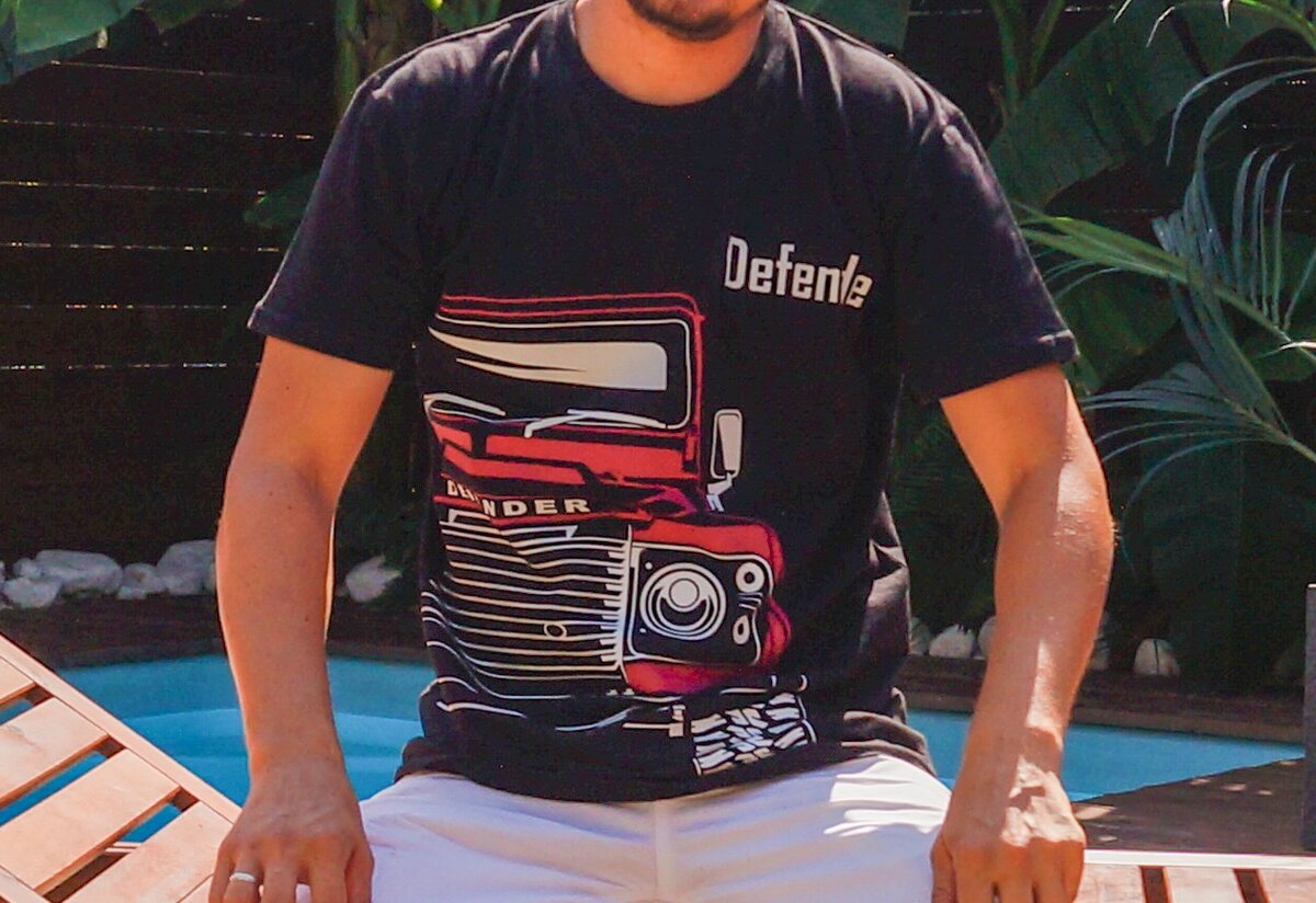 Футболки с рисунками автомобилей, которые делает Илья 