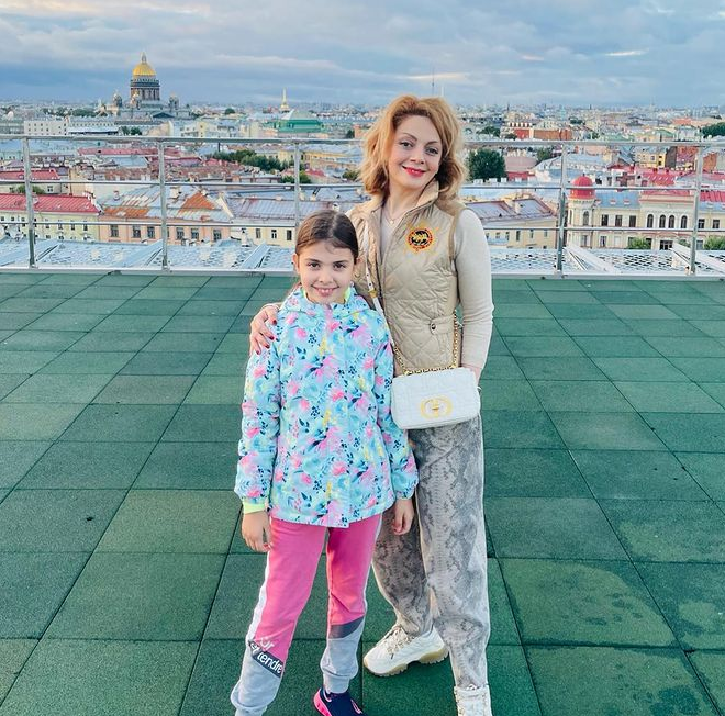 Орлова начала давать дочке уроки красоты практически сразу после рождения